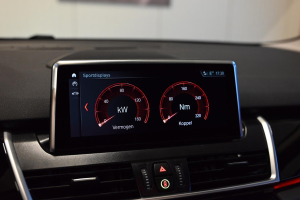 BMW 2 Serie Active Tourer 220i - Leer - Keyless Entry - Stuurverwarming - Panoramadak - Trekhaak -