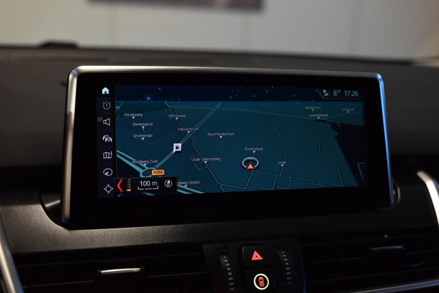 BMW 2 Serie Active Tourer 220i - Leer - Keyless Entry - Stuurverwarming - Panoramadak - Trekhaak -