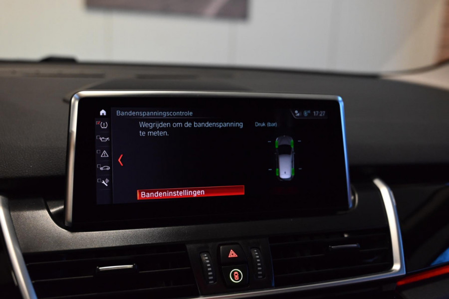 BMW 2 Serie Active Tourer 220i - Leer - Keyless Entry - Stuurverwarming - Panoramadak - Trekhaak -