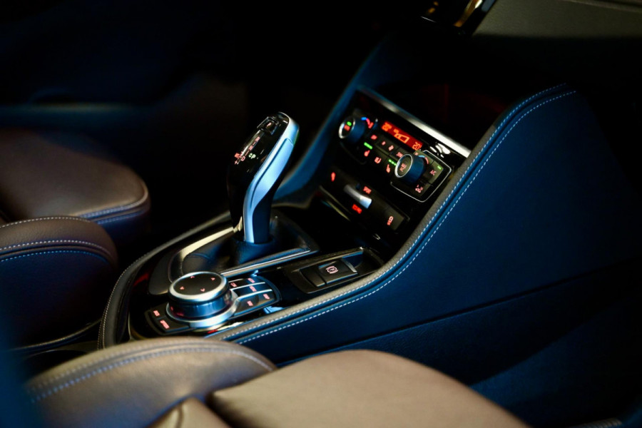 BMW 2 Serie Active Tourer 220i - Leer - Keyless Entry - Stuurverwarming - Panoramadak - Trekhaak -