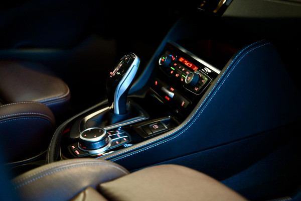 BMW 2 Serie Active Tourer 220i - Leer - Keyless Entry - Stuurverwarming - Panoramadak - Trekhaak -