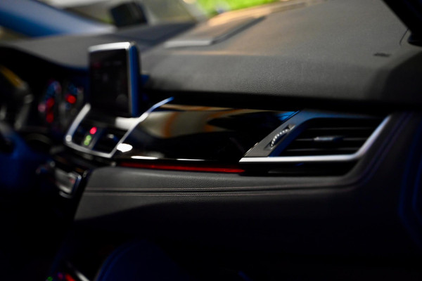 BMW 2 Serie Active Tourer 220i - Leer - Keyless Entry - Stuurverwarming - Panoramadak - Trekhaak -
