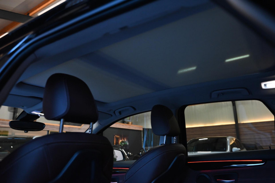 BMW 2 Serie Active Tourer 220i - Leer - Keyless Entry - Stuurverwarming - Panoramadak - Trekhaak -