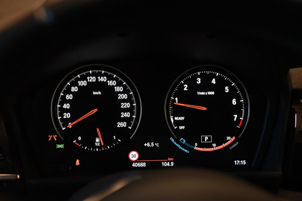 BMW 2 Serie Active Tourer 220i - Leer - Keyless Entry - Stuurverwarming - Panoramadak - Trekhaak -