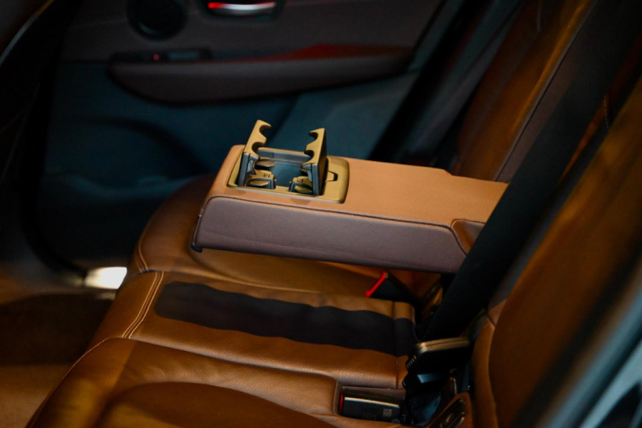 BMW 2 Serie Active Tourer 220i - Leer - Keyless Entry - Stuurverwarming - Panoramadak - Trekhaak -