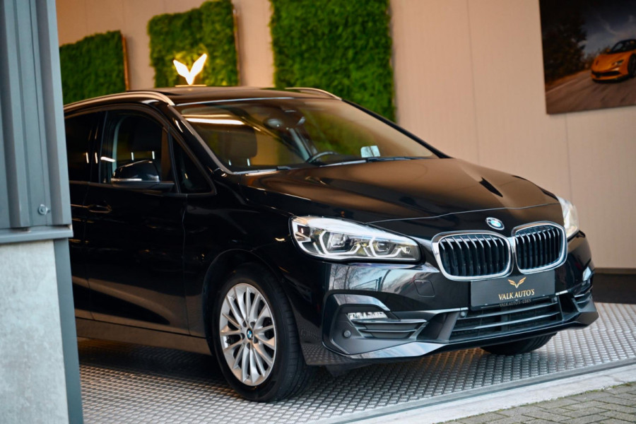 BMW 2 Serie Active Tourer 220i - Leer - Keyless Entry - Stuurverwarming - Panoramadak - Trekhaak -
