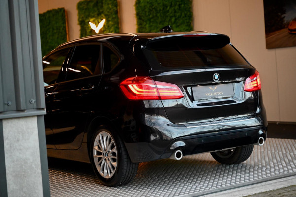 BMW 2 Serie Active Tourer 220i - Leer - Keyless Entry - Stuurverwarming - Panoramadak - Trekhaak -