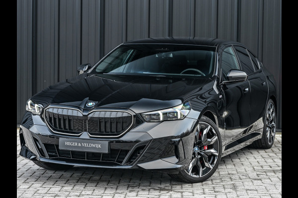 BMW 5 Serie 550e xDrive M Sport pro · Driving Assistant Professional · Stoel verwarming en ventilatie · Adaptive Suspension · Iconic Glow ·