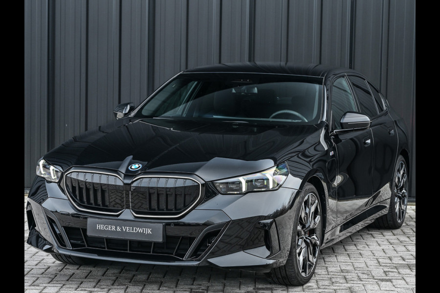 BMW 5 Serie 550e xDrive M Sport pro · Driving Assistant Professional · Stoel verwarming en ventilatie · Adaptive Suspension · Iconic Glow ·