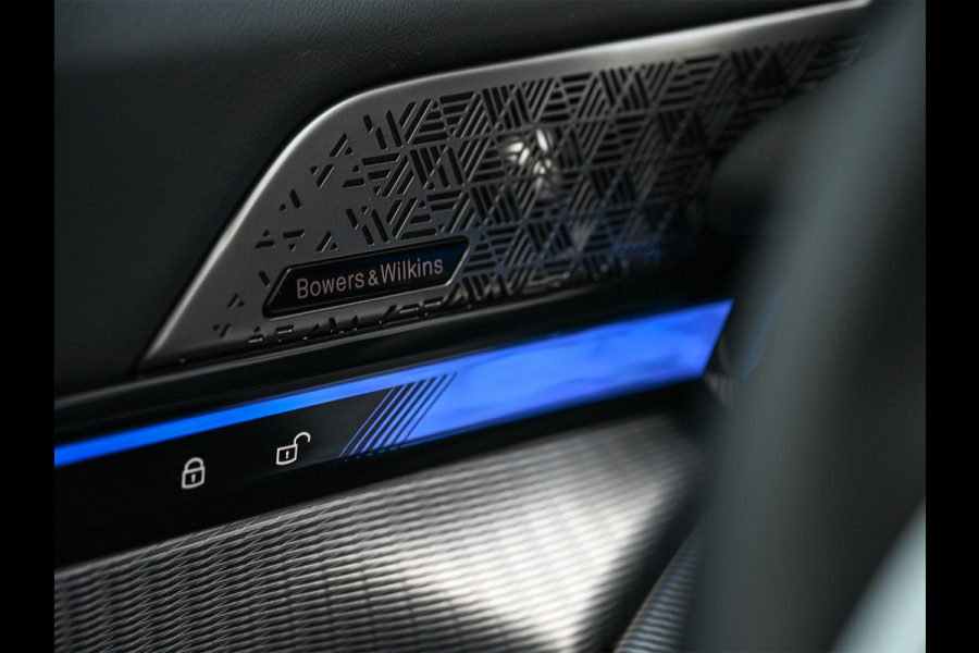 BMW 5 Serie 550e xDrive M Sport pro · Driving Assistant Professional · Stoel verwarming en ventilatie · Adaptive Suspension · Iconic Glow ·