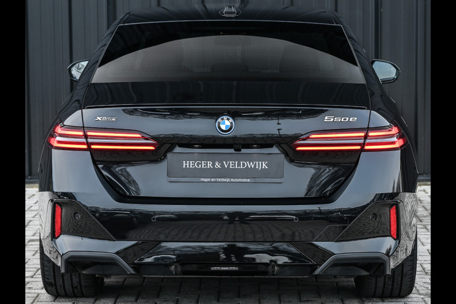 BMW 5 Serie 550e xDrive M Sport pro · Driving Assistant Professional · Stoel verwarming en ventilatie · Adaptive Suspension · Iconic Glow ·
