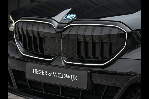 BMW 5 Serie 550e xDrive M Sport pro · Driving Assistant Professional · Stoel verwarming en ventilatie · Adaptive Suspension · Iconic Glow ·