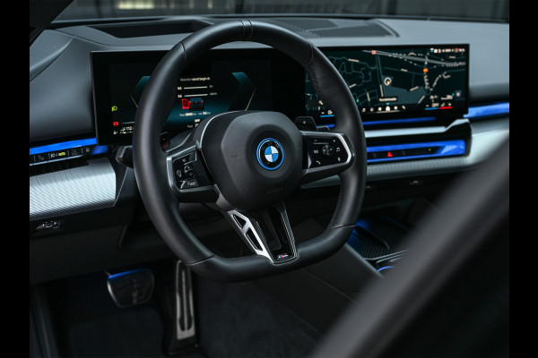 BMW 5 Serie 550e xDrive M Sport pro · Driving Assistant Professional · Stoel verwarming en ventilatie · Adaptive Suspension · Iconic Glow ·