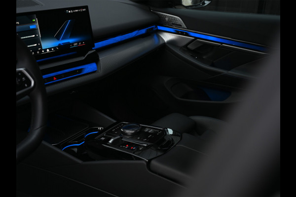 BMW 5 Serie 550e xDrive M Sport pro · Driving Assistant Professional · Stoel verwarming en ventilatie · Adaptive Suspension · Iconic Glow ·