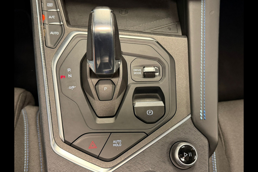 Lynk & Co 01 1.5 AUT. PLUG-IN HYBRIDE PANORAMADAK AIRCO CAMERA CRUISE PDC STOELVERWARMING APPLE CARPLAY