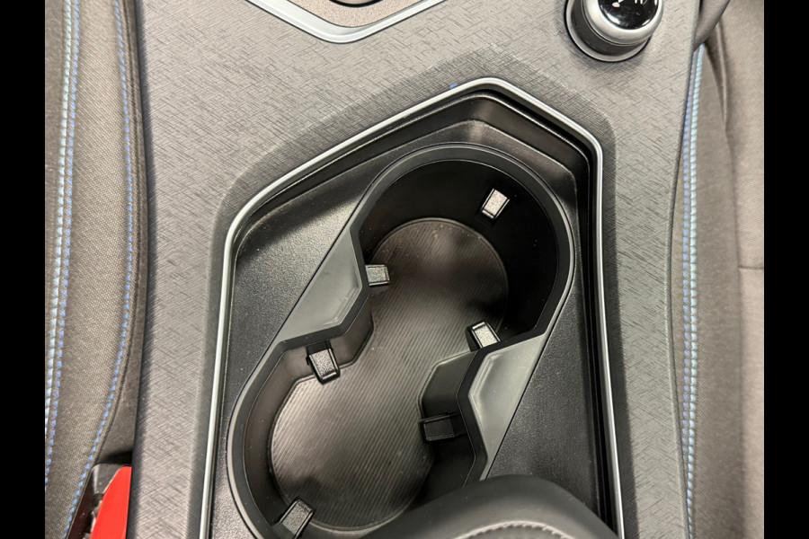 Lynk & Co 01 1.5 AUT. PLUG-IN HYBRIDE PANORAMADAK AIRCO CAMERA CRUISE PDC STOELVERWARMING APPLE CARPLAY