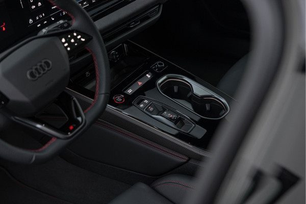 Audi A6 Avant 3.0 TFSI 367pk Quattro S-line Pano Luchtv. 4-wielsturing B&O 21''