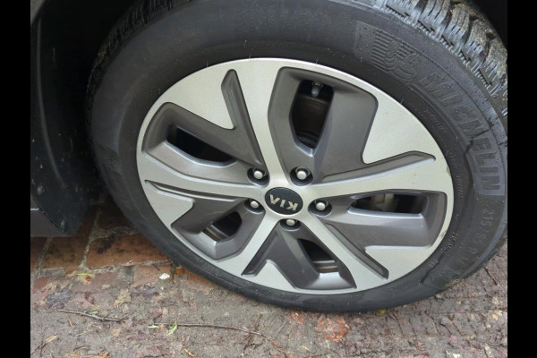 Kia e-Niro ExecutiveLine 64 kWh NL-AUTO | LEDER | PANODAK | 3 FASE