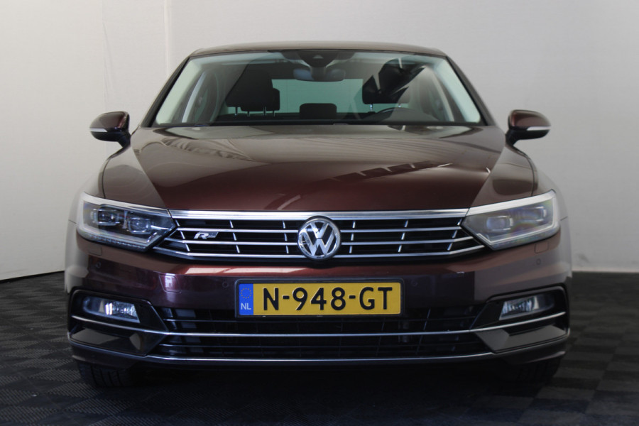 Volkswagen Passat 1.4 TSI ACT Highline Business R-line
