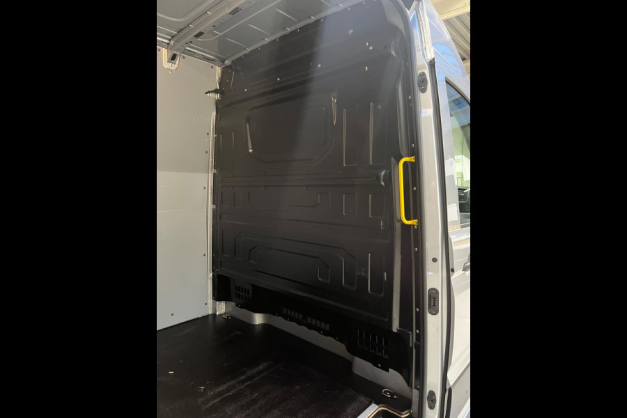 Volkswagen Crafter Automaat DSG 35 2.0 TDI 177pk euro6 L3H3 Highline, 2xMassage stoel, Airco, Navigatie, Trekhaak, RIJKLAARPRIJS!