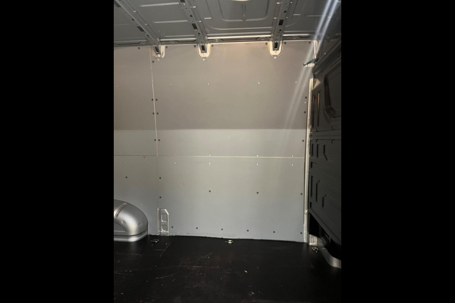 Volkswagen Crafter Automaat DSG 35 2.0 TDI 177pk euro6 L3H3 Highline, 2xMassage stoel, Airco, Navigatie, Trekhaak, RIJKLAARPRIJS!