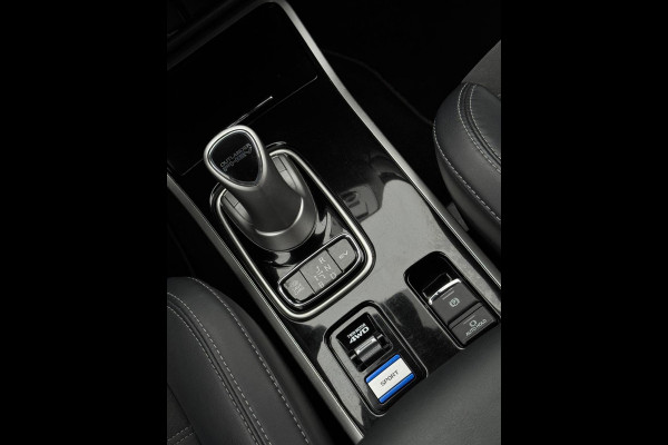 Mitsubishi Outlander 2.4 PHEV Pure+, vele opties, achteruitrijcamera, leder, 18 inch, trekhaak, NL auto met nap