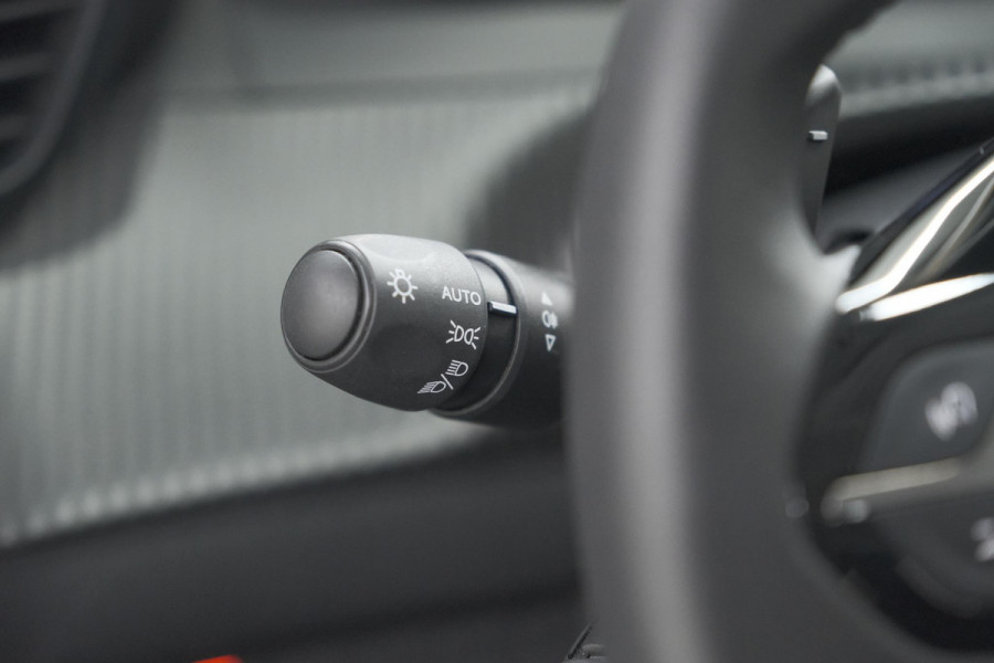 Peugeot 208 PureTech 100 EAT8 Active Pack | Parkeersensoren | Apple Carplay | Airco