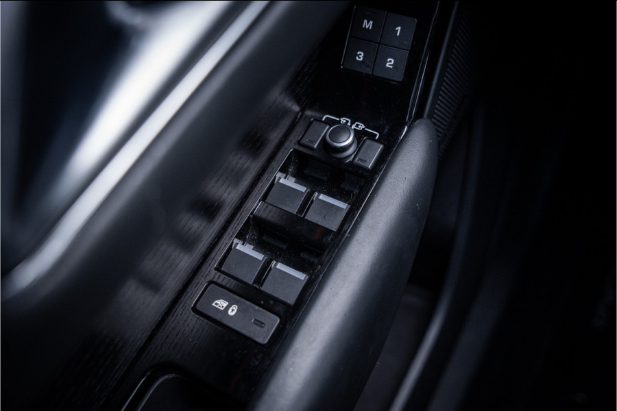 Land Rover Range Rover Velar 2.0 I4 Turbo AWD R-Dynamic HSE ** Panodak ** 22inch