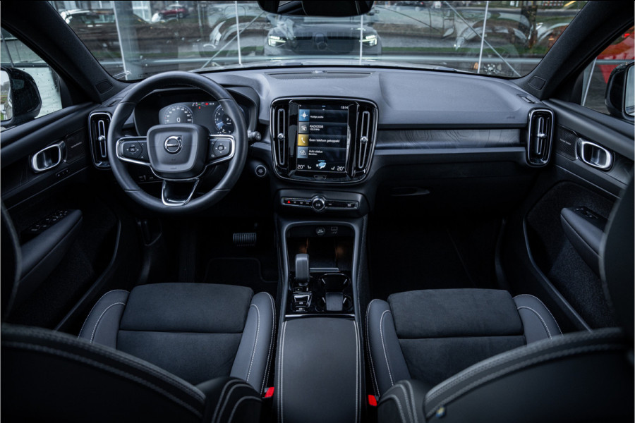Volvo XC40 T4 Recharge Ultimate Dark ** Panodak ** Harman/Kardon ** Memory