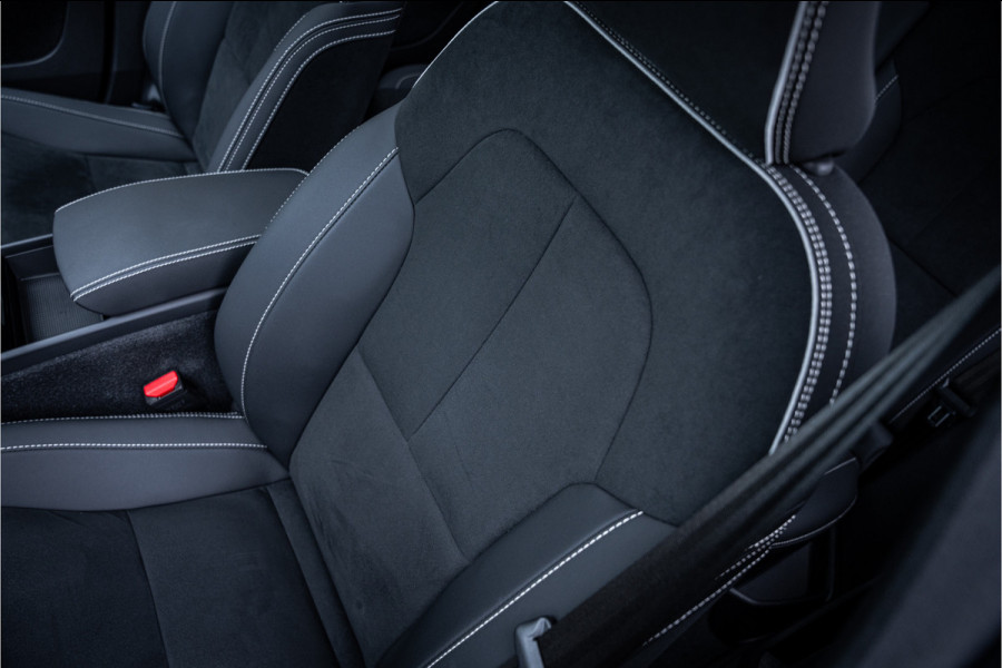 Volvo XC40 T4 Recharge Ultimate Dark ** Panodak ** Harman/Kardon ** Memory