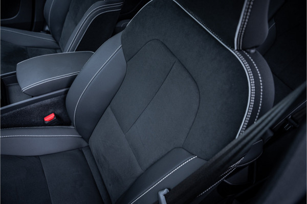 Volvo XC40 T4 Recharge Ultimate Dark ** Panodak ** Harman/Kardon ** Memory