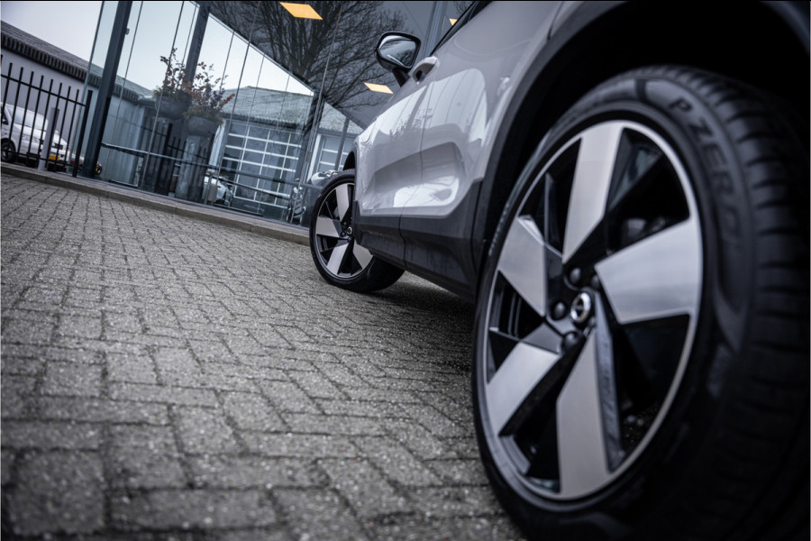 Volvo XC40 T4 Recharge Ultimate Dark ** Panodak ** Harman/Kardon ** Memory