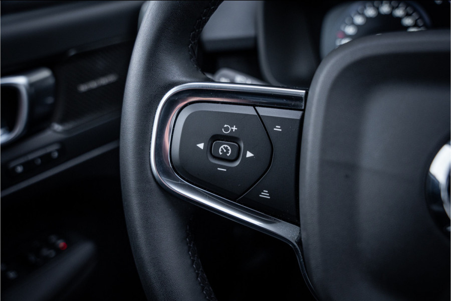 Volvo XC40 T4 Recharge Ultimate Dark ** Panodak ** Harman/Kardon ** Memory