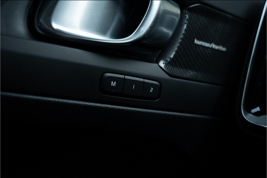Volvo XC40 T4 Recharge Ultimate Dark ** Panodak ** Harman/Kardon ** Memory