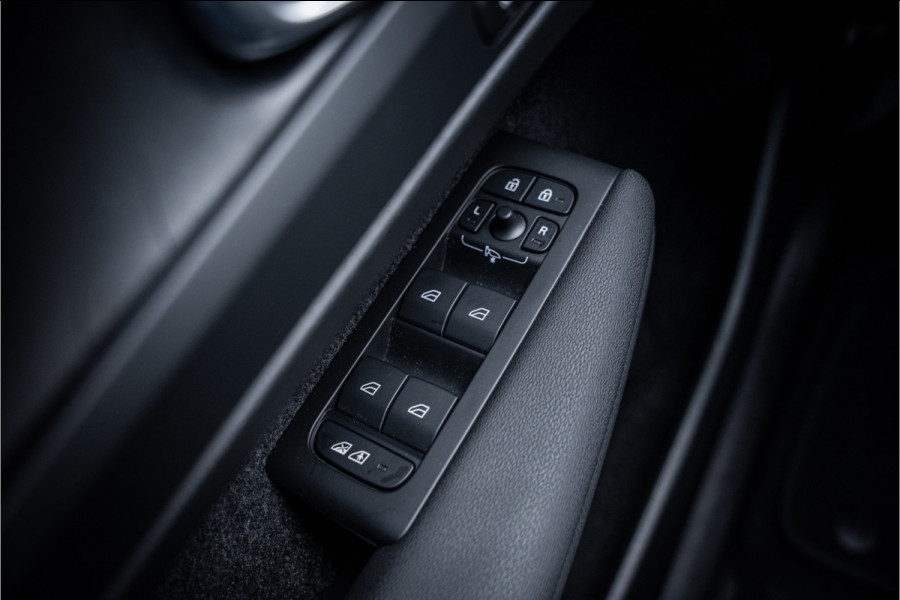 Volvo XC40 T4 Recharge Ultimate Dark ** Panodak ** Harman/Kardon ** Memory