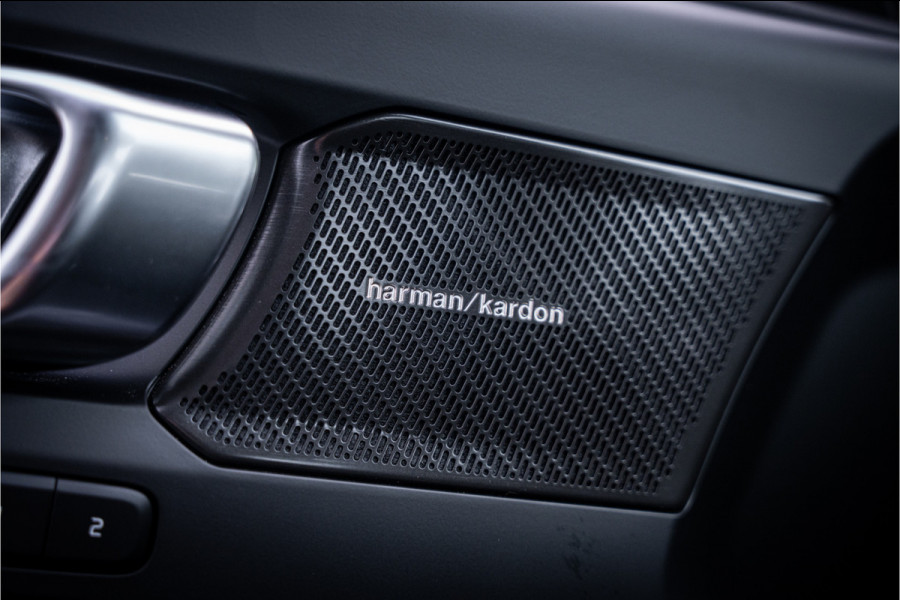 Volvo XC40 T4 Recharge Ultimate Dark ** Panodak ** Harman/Kardon ** Memory
