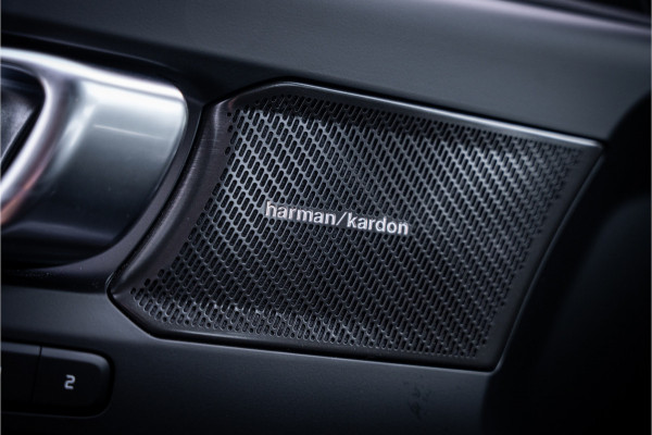Volvo XC40 T4 Recharge Ultimate Dark ** Panodak ** Harman/Kardon ** Memory