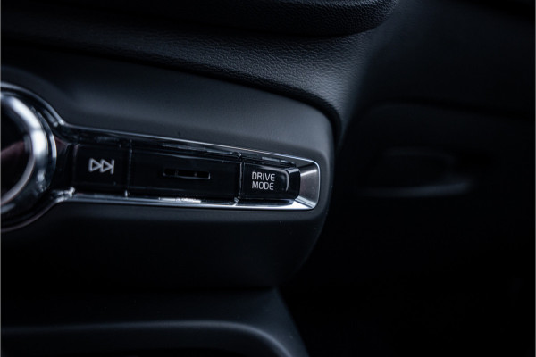 Volvo XC40 T4 Recharge Ultimate Dark ** Panodak ** Harman/Kardon ** Memory