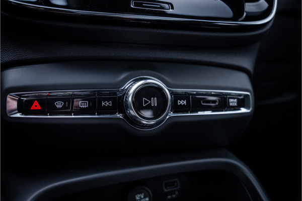 Volvo XC40 T4 Recharge Ultimate Dark ** Panodak ** Harman/Kardon ** Memory