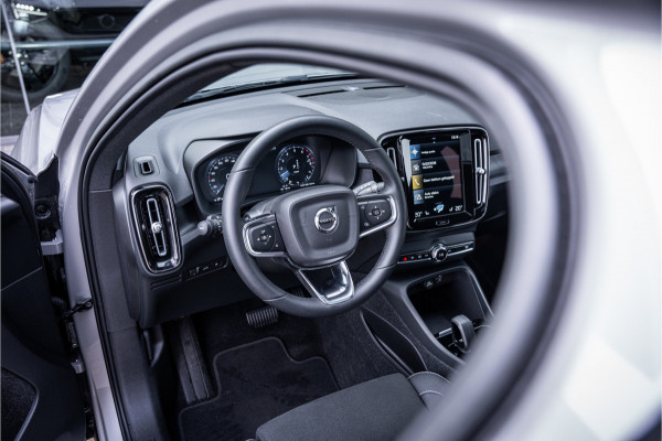 Volvo XC40 T4 Recharge Ultimate Dark ** Panodak ** Harman/Kardon ** Memory