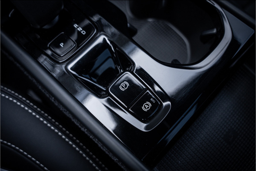 Volvo XC40 T4 Recharge Ultimate Dark ** Panodak ** Harman/Kardon ** Memory