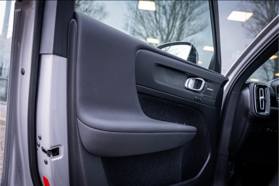 Volvo XC40 T4 Recharge Ultimate Dark ** Panodak ** Harman/Kardon ** Memory