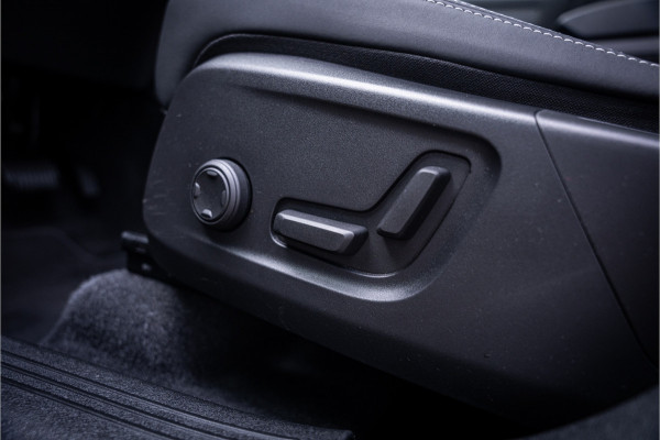 Volvo XC40 T4 Recharge Ultimate Dark ** Panodak ** Harman/Kardon ** Memory