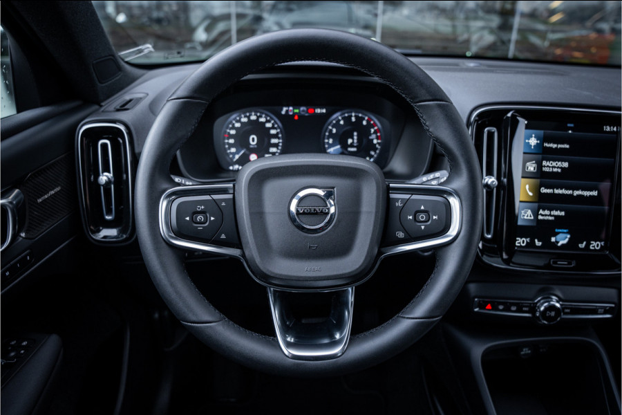 Volvo XC40 T4 Recharge Ultimate Dark ** Panodak ** Harman/Kardon ** Memory