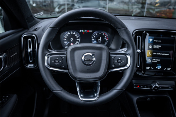 Volvo XC40 T4 Recharge Ultimate Dark ** Panodak ** Harman/Kardon ** Memory