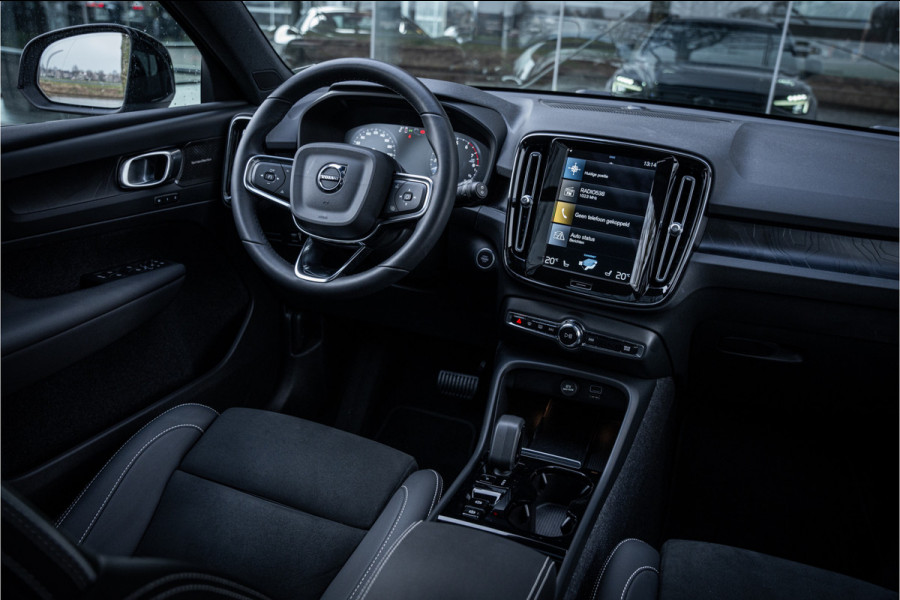 Volvo XC40 T4 Recharge Ultimate Dark ** Panodak ** Harman/Kardon ** Memory