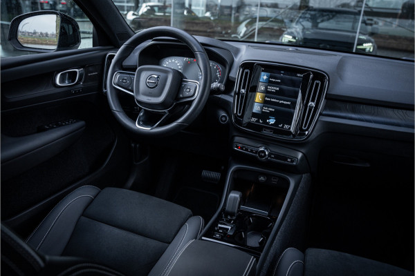 Volvo XC40 T4 Recharge Ultimate Dark ** Panodak ** Harman/Kardon ** Memory