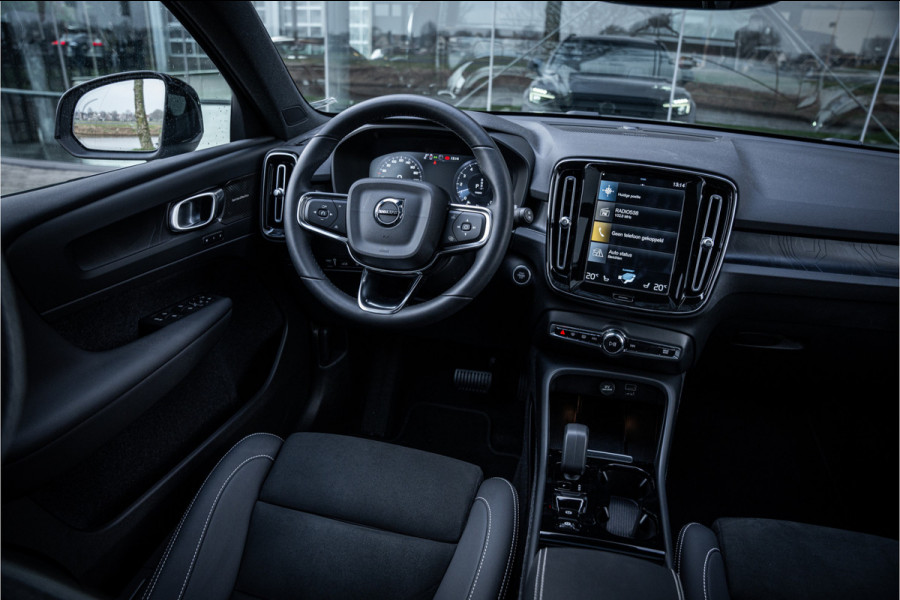 Volvo XC40 T4 Recharge Ultimate Dark ** Panodak ** Harman/Kardon ** Memory
