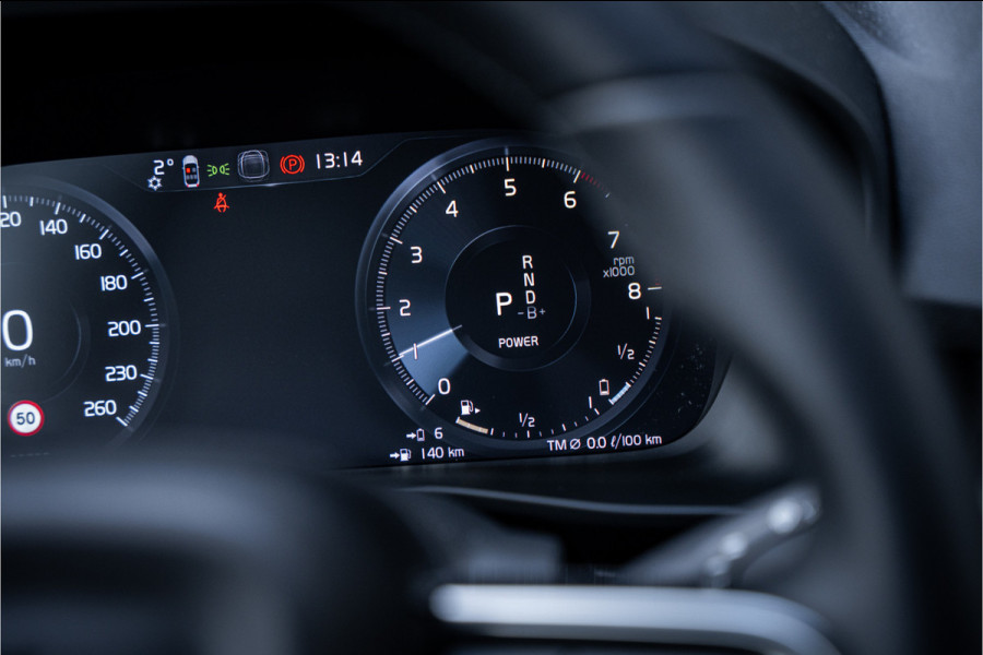 Volvo XC40 T4 Recharge Ultimate Dark ** Panodak ** Harman/Kardon ** Memory