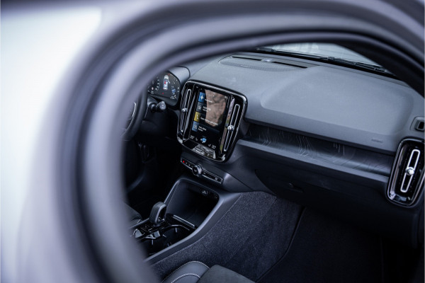 Volvo XC40 T4 Recharge Ultimate Dark ** Panodak ** Harman/Kardon ** Memory